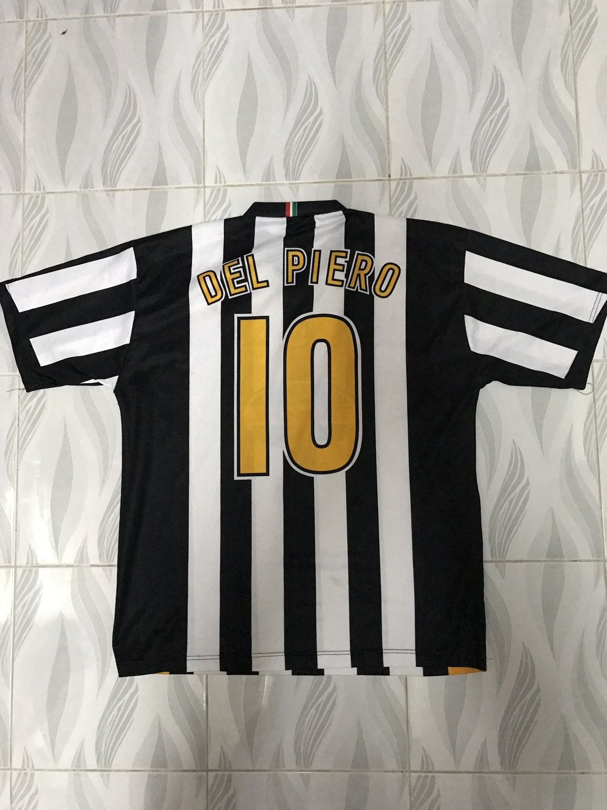 Vintage Juventus prodotto ufficiale Alessandro del Piero Jersey Size US M / EU 48-50 / 2 - 2 Thumbnail