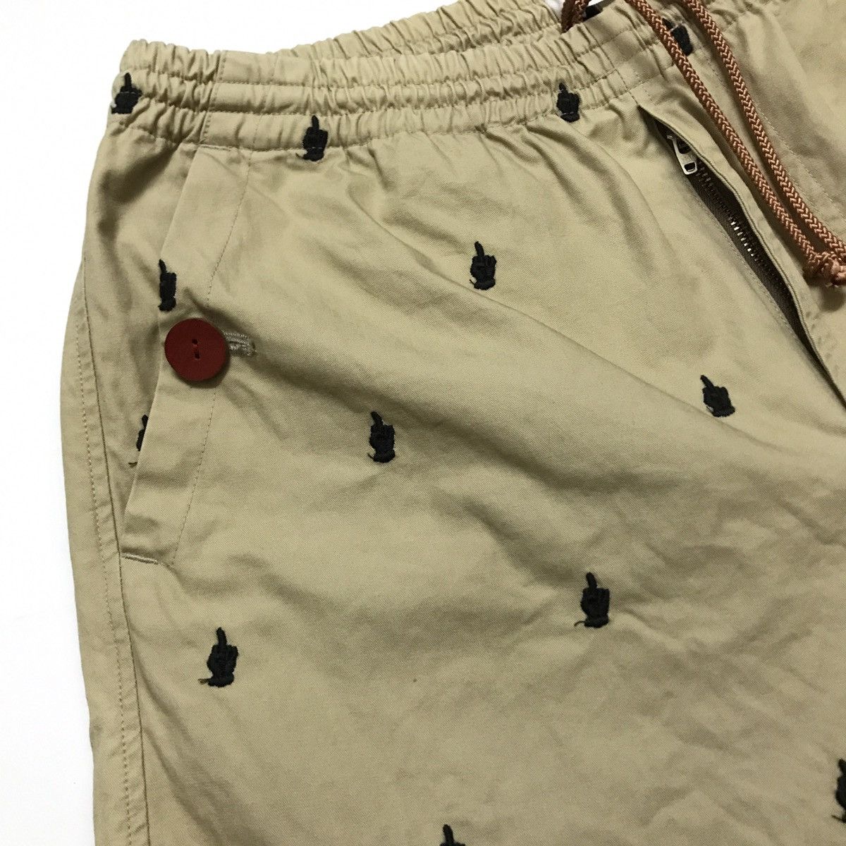 Undercover Undercover Talking Heads Middle Fingers SS13 Shorts Size US 30 / EU 46 - 2 Thumbnail