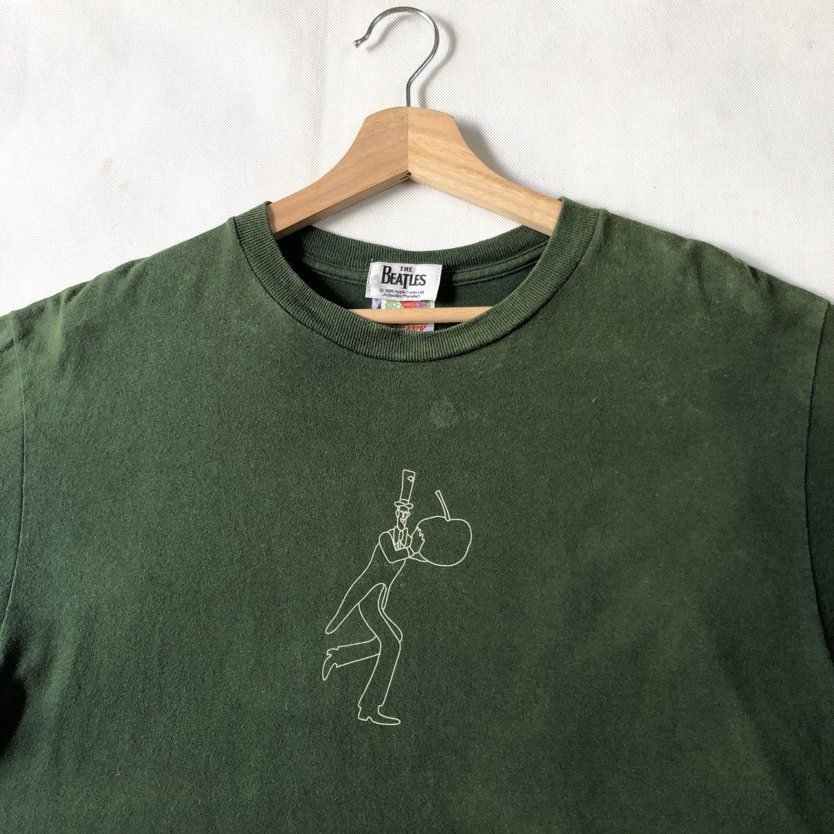 Band Tees × Vintage Rare!! Vintage The Beatles Old Man With Apple Art Tshirt Size US L / EU 52-54 / 3 - 3 Thumbnail