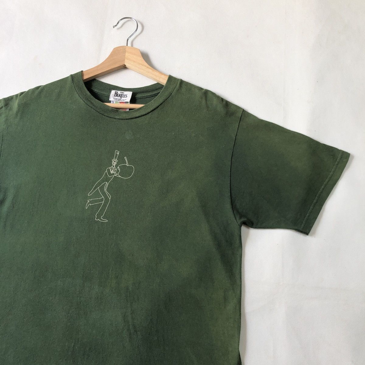 Band Tees × Vintage Rare!! Vintage The Beatles Old Man With Apple Art Tshirt Size US L / EU 52-54 / 3 - 2 Thumbnail