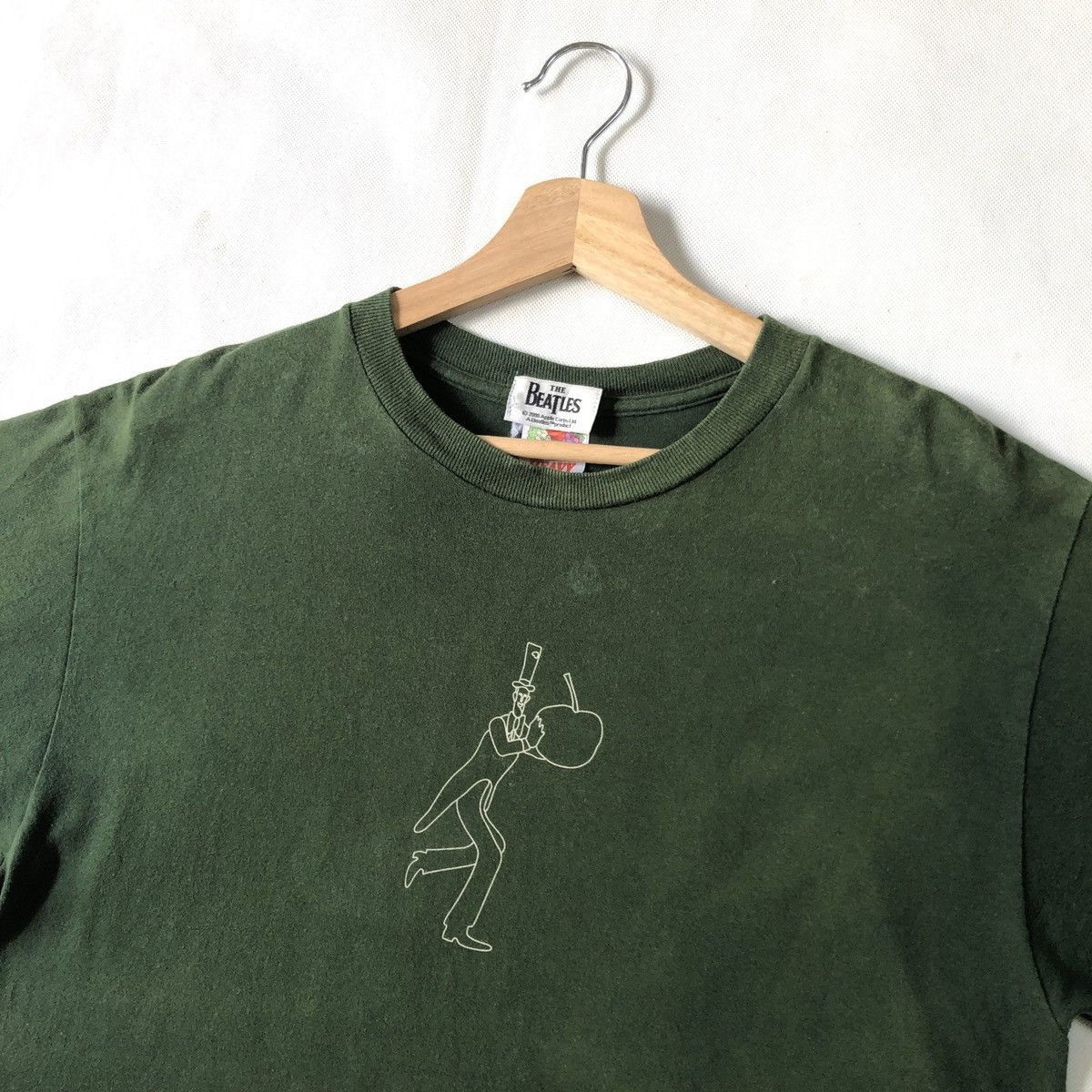 Band Tees × Vintage Rare!! Vintage The Beatles Old Man With Apple Art Tshirt Size US L / EU 52-54 / 3 - 5 Thumbnail