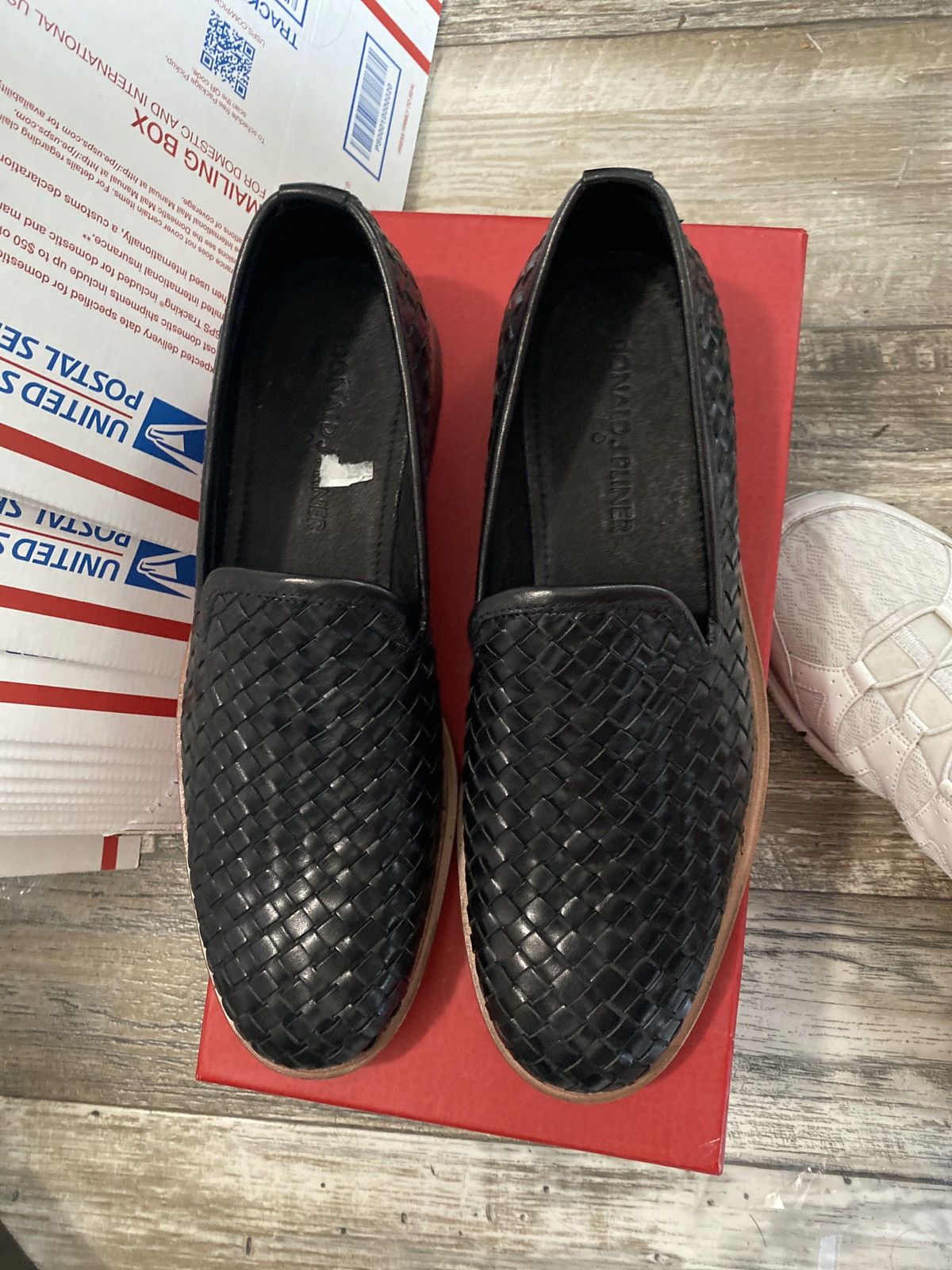 Donald J Pliner Zelvin In black woven calf 9.5 NEW