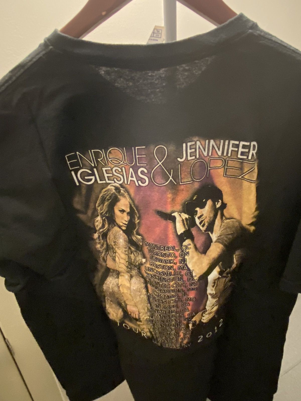 Vintage VINTAGE Enrique Iglesias & Jennifer Lopez 2012 Tour Tee Size US L / EU 52-54 / 3 - 2 Thumbnail