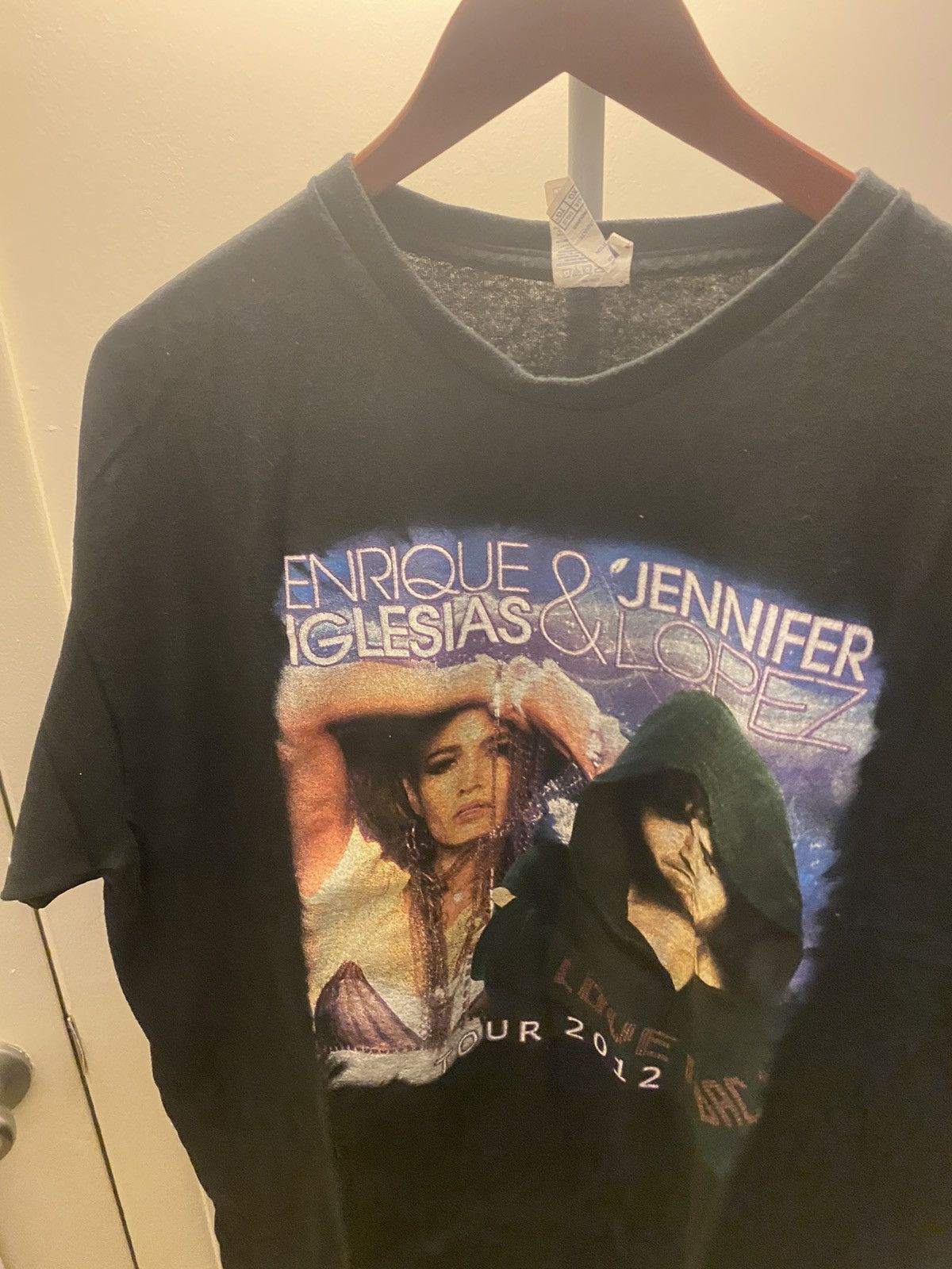 Vintage VINTAGE Enrique Iglesias & Jennifer Lopez 2012 Tour Tee Size US L / EU 52-54 / 3 - 1 Thumbnail