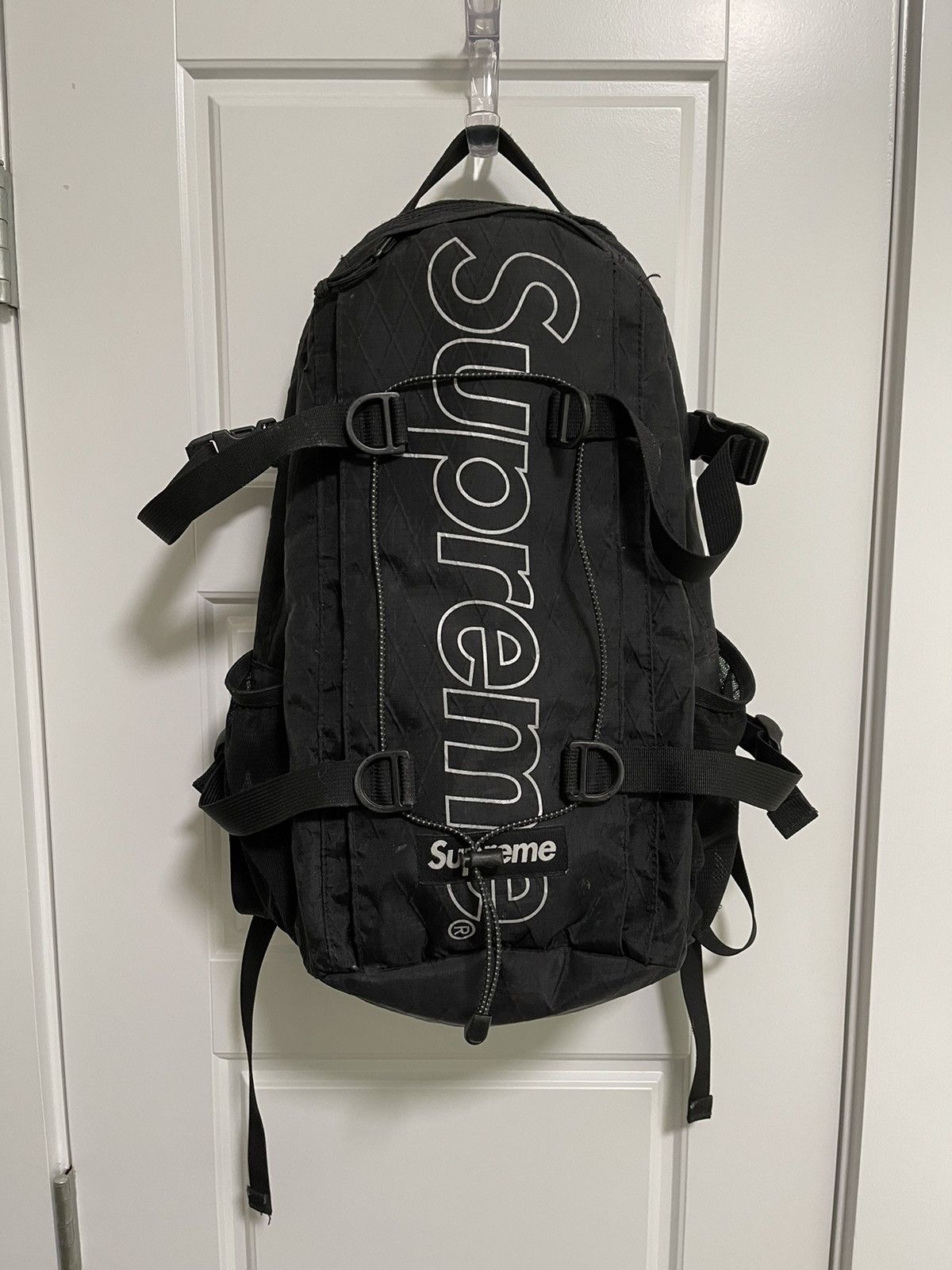 Black supreme backpack fw18 hot sale