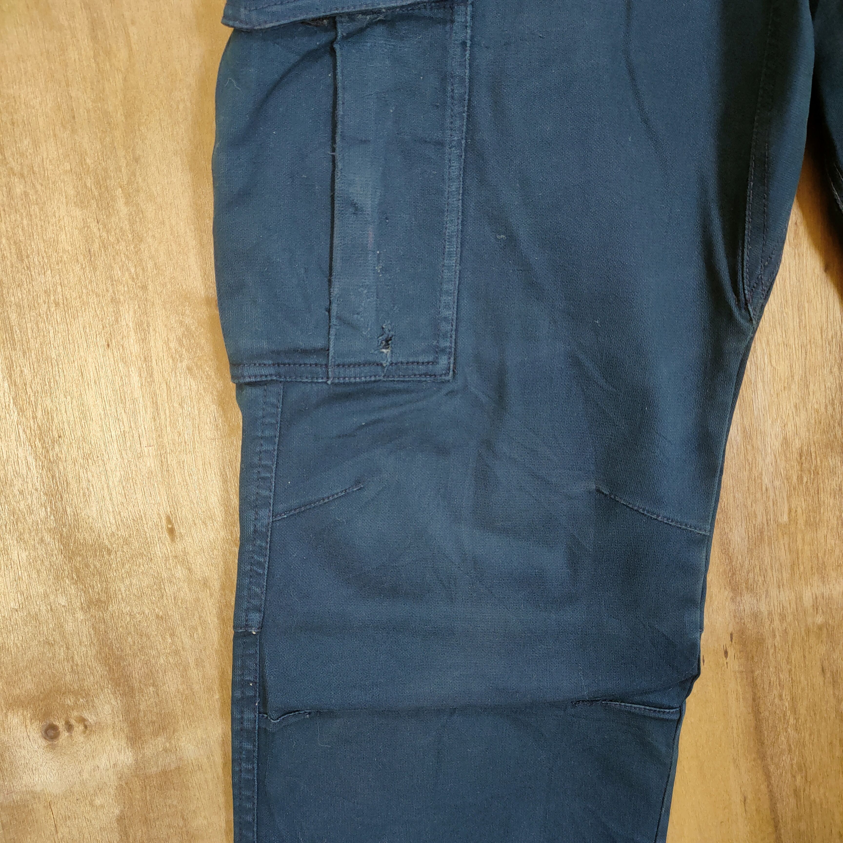 Japanese Brand × Vintage VINTAGE DARK BLUE WORKWEAR CARGO PANTS Size US 26 / EU 42 - 4 Thumbnail