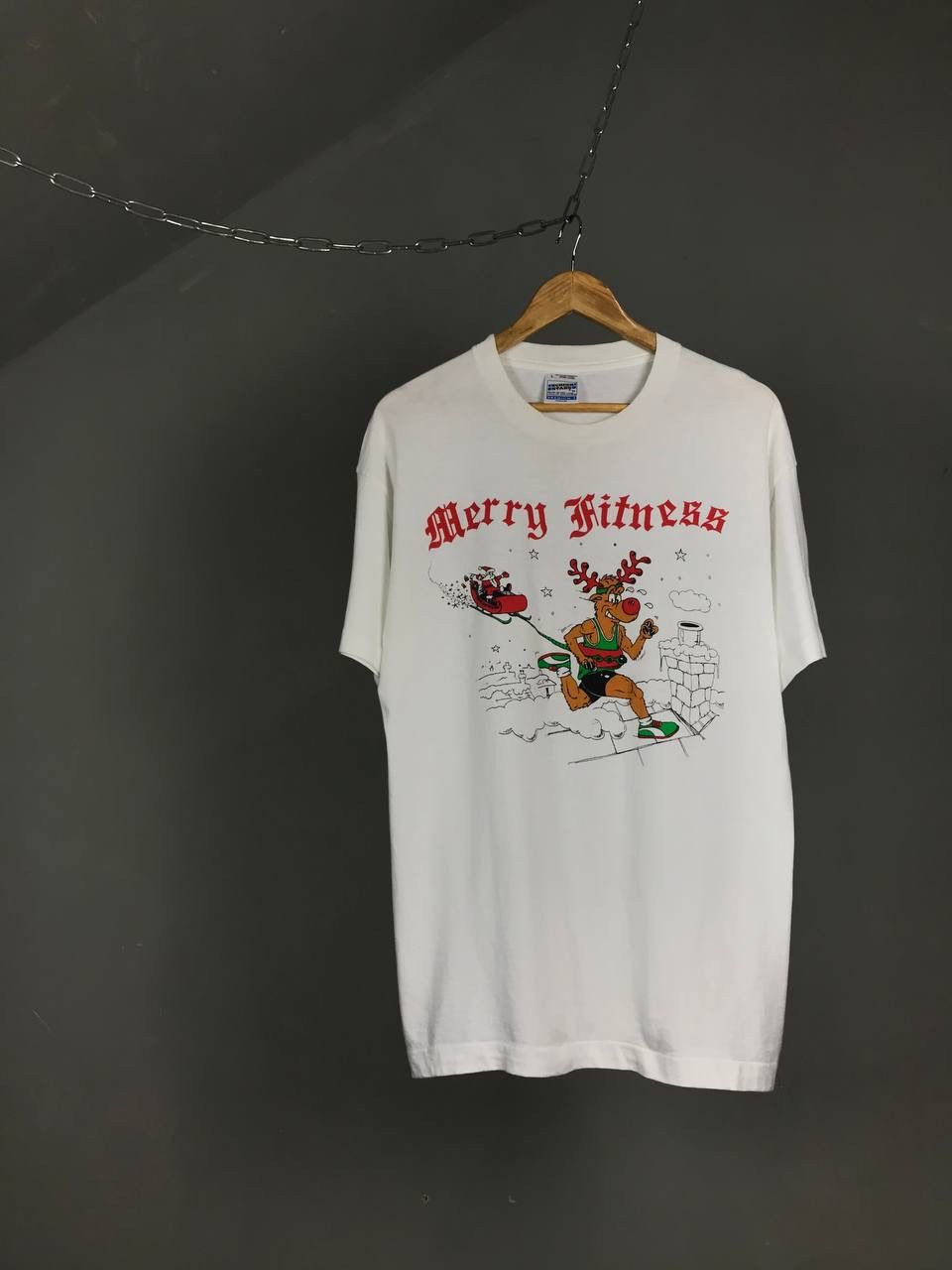 Vintage Merry Fitness American vintage streetwear tee Size US L / EU 52-54 / 3 - 1 Thumbnail