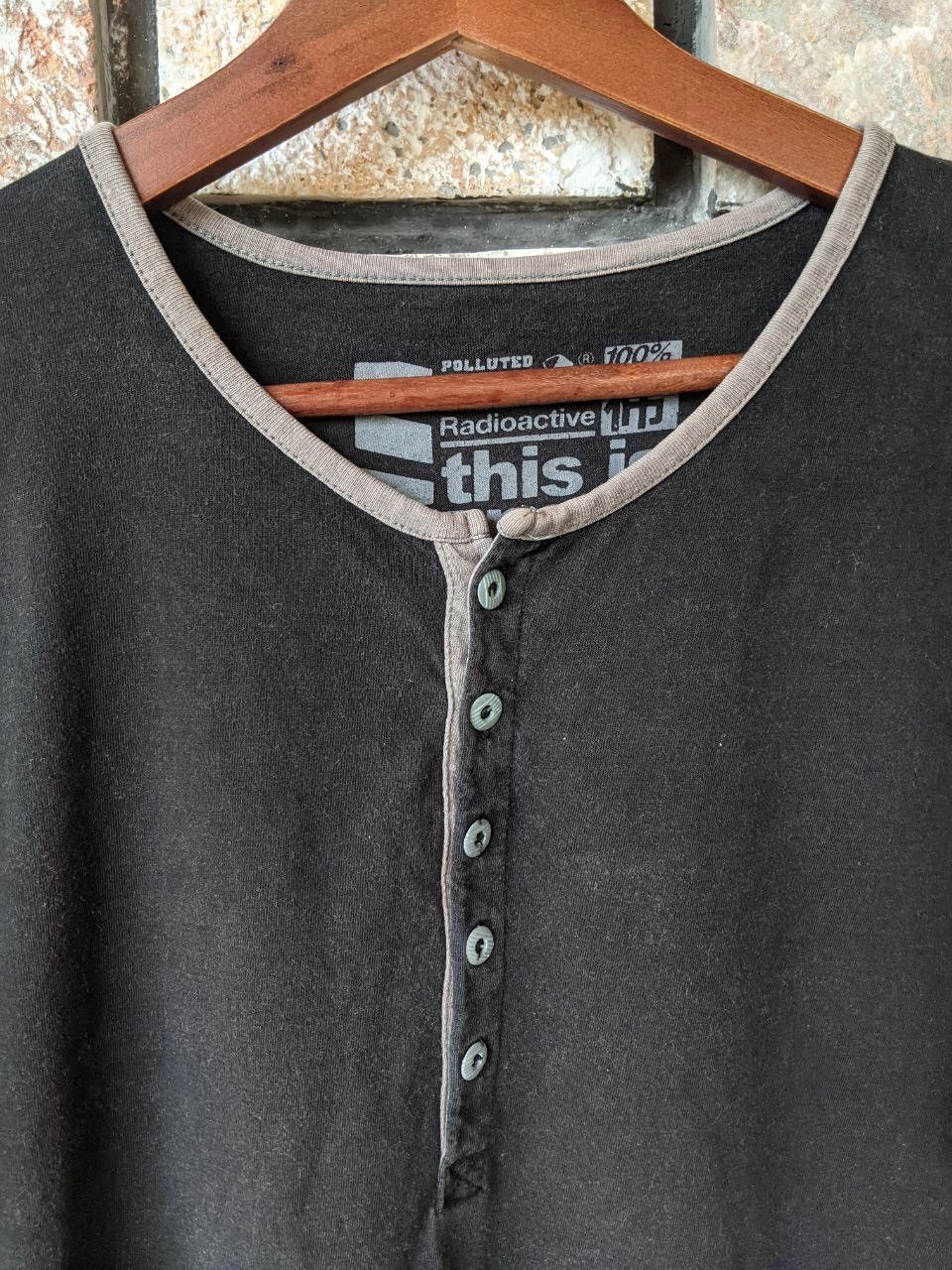 Vintage Vintage Radioactive Japanese Brand Streetwear Plain Tees Size US L / EU 52-54 / 3 - 4 Thumbnail