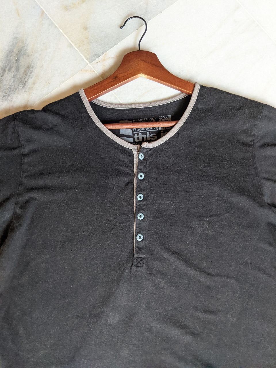 Vintage Vintage Radioactive Japanese Brand Streetwear Plain Tees Size US L / EU 52-54 / 3 - 6 Thumbnail