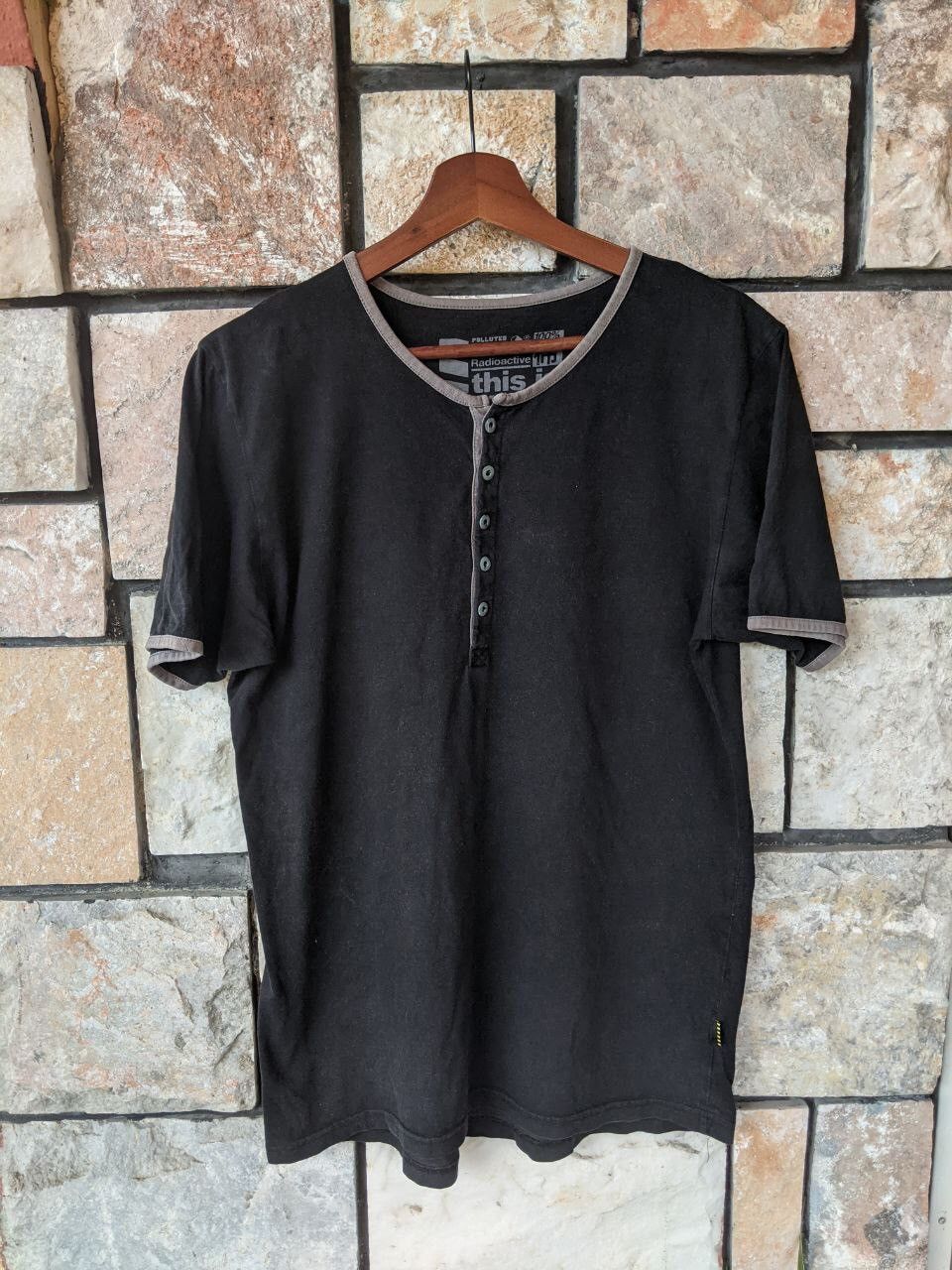 Vintage Vintage Radioactive Japanese Brand Streetwear Plain Tees Size US L / EU 52-54 / 3 - 1 Thumbnail