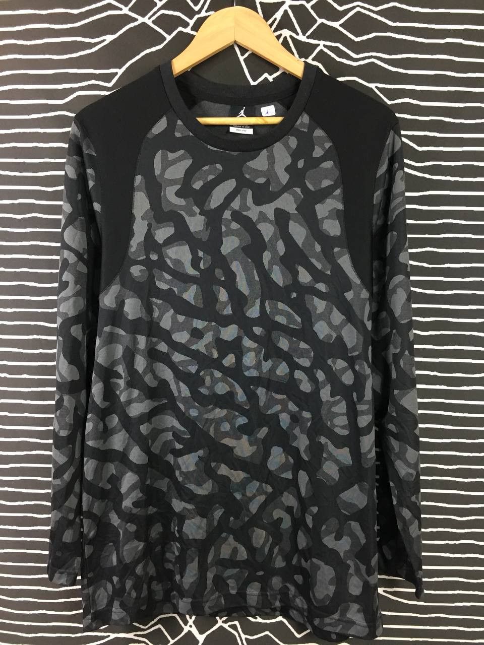 Jordan Brand Nike Air Jordan Camo Design Longsleeve Tee Size US XL / EU 56 / 4 - 2 Thumbnail