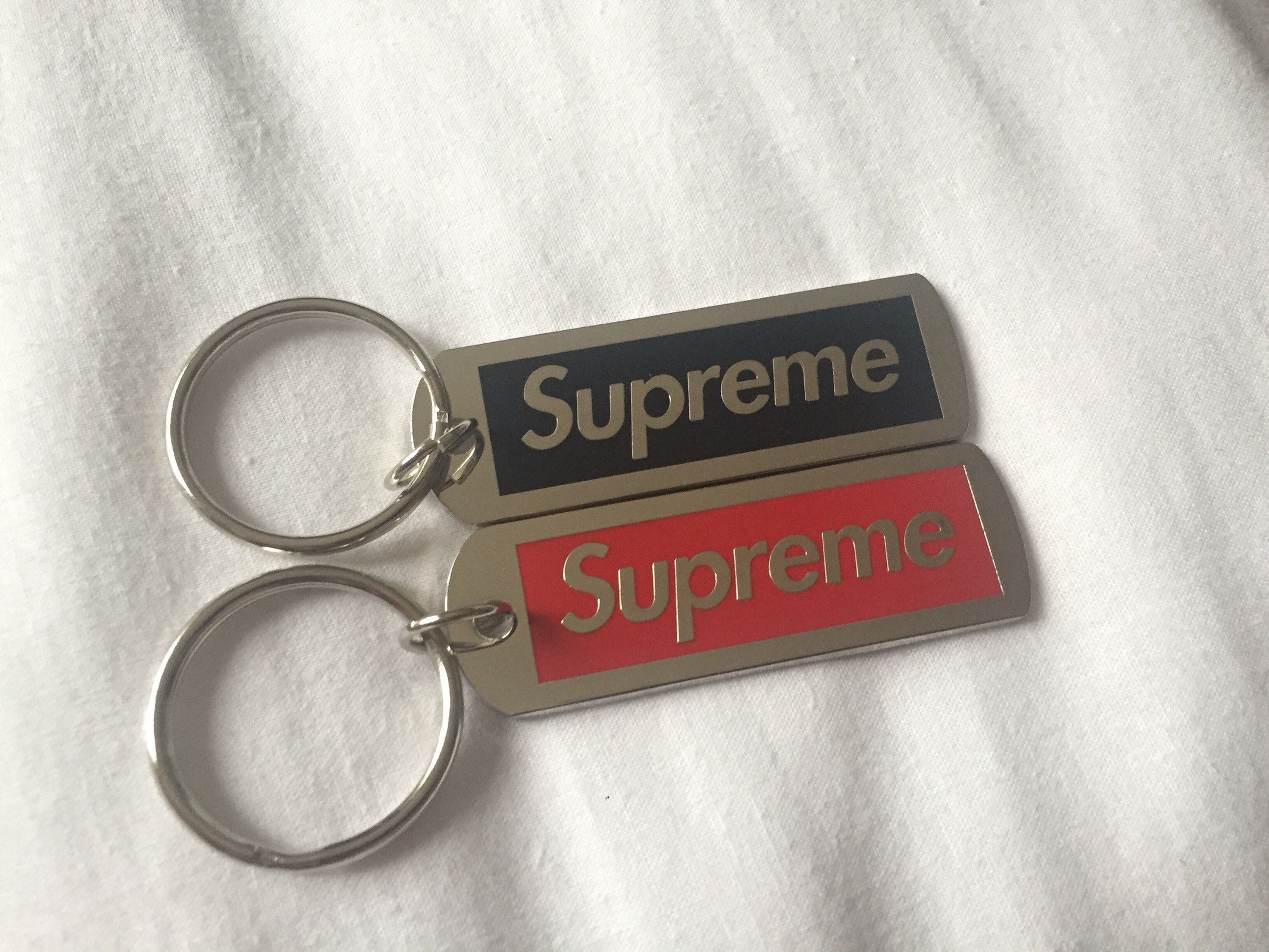 Supreme box logo keychain store