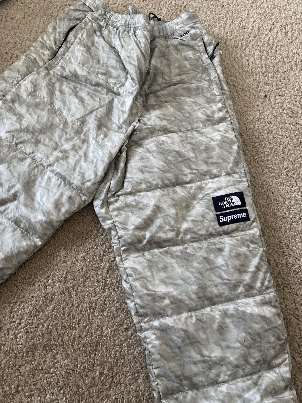 Supreme north face paper print 2024 nuptse jacket