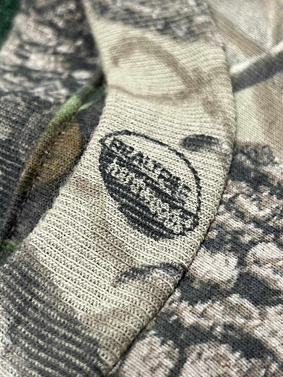 Liberty Vintage 90s Liberty Realtree Hardwoods Camo L/S Pocket Tee Size US XXL / EU 58 / 5 - 2 Thumbnail