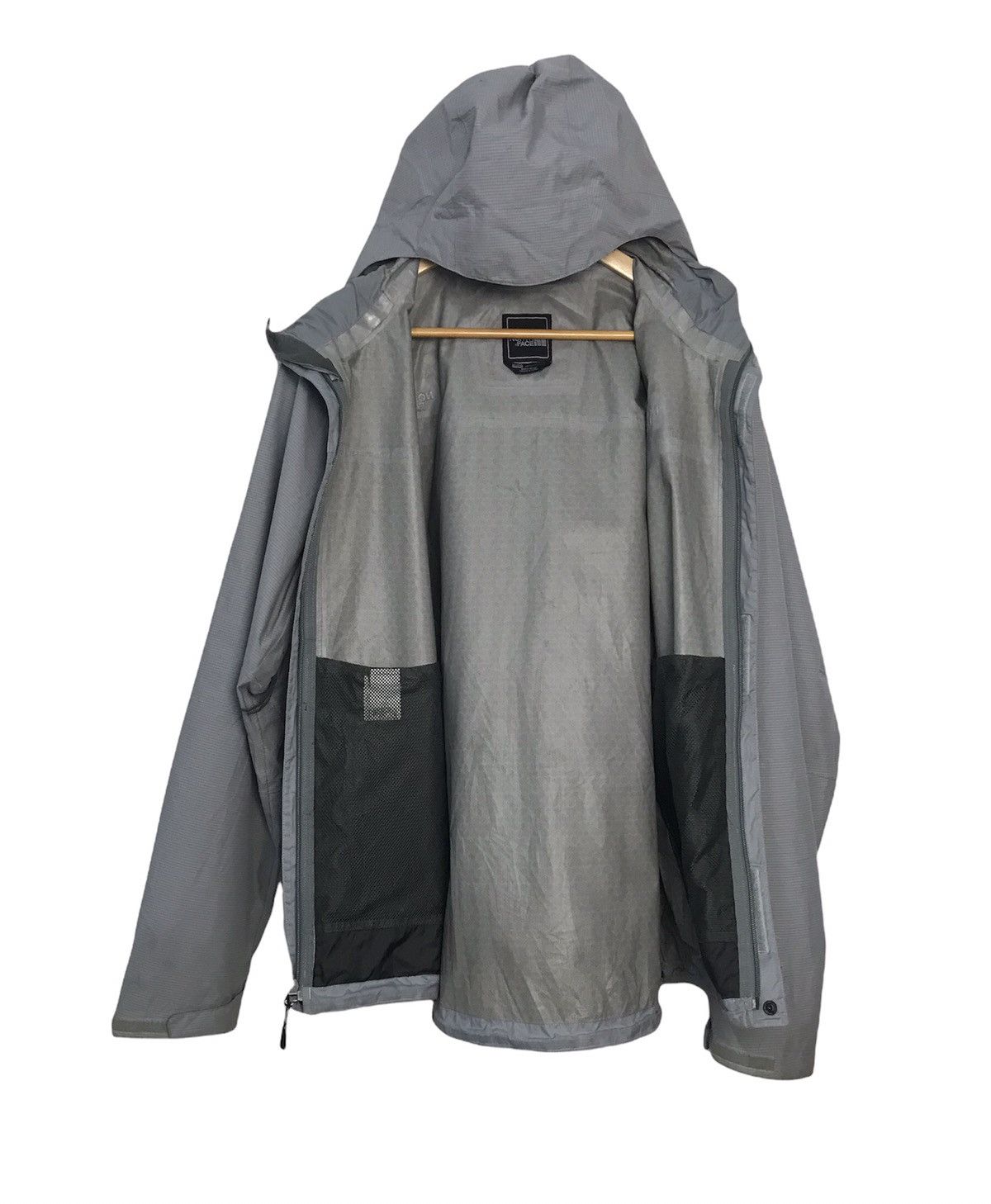 THE NORTH FACE WATERPROOF HYVENT JACKET - Main Image