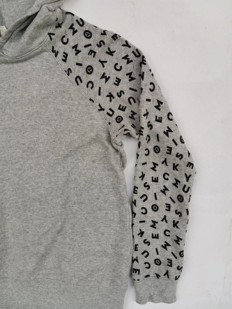 Japanese Brand × Mickey Mouse × Uniqlo Rare!!! UT Uniqlo Mickey Mouse Hoodie Sweatshirt Size US L / EU 52-54 / 3 - 4 Thumbnail