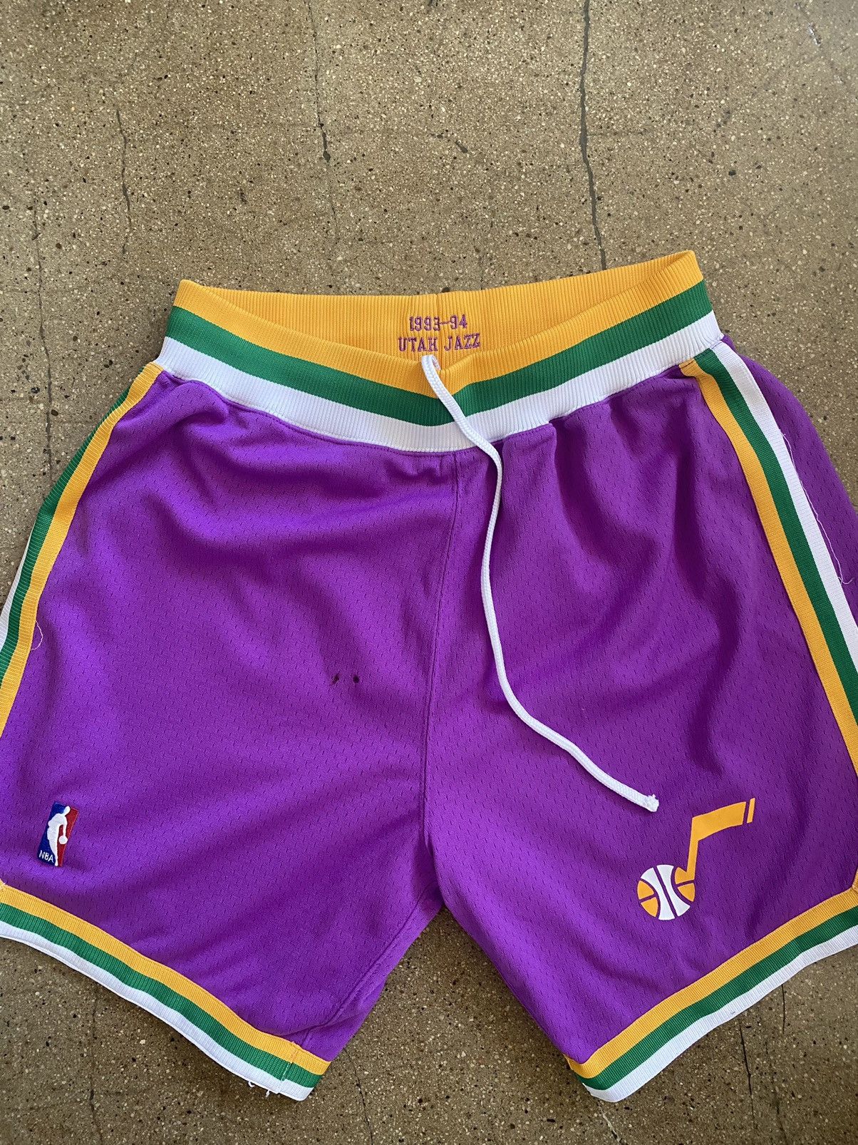 JUST DON Mitchell And Ness UTAH JAZZ 93-94 Basketball Shorts Mens SZ L Used