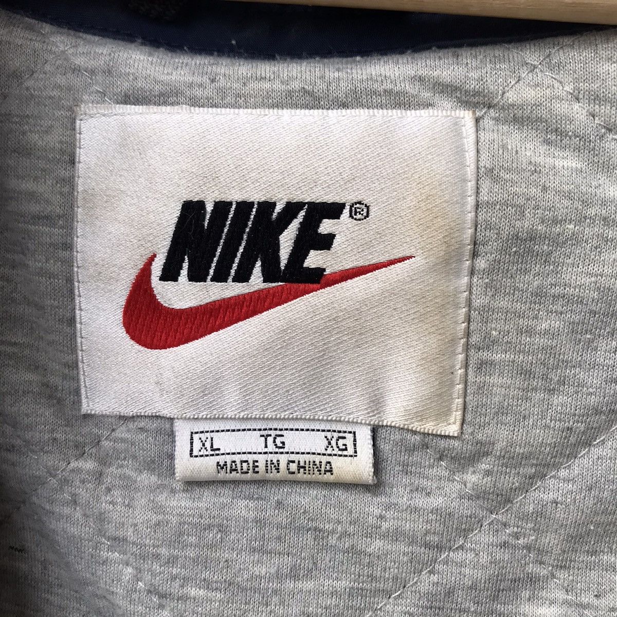 Nike Vintage Nike Big Logo Faded Hoodie Jacket Size US XL / EU 56 / 4 - 7 Thumbnail
