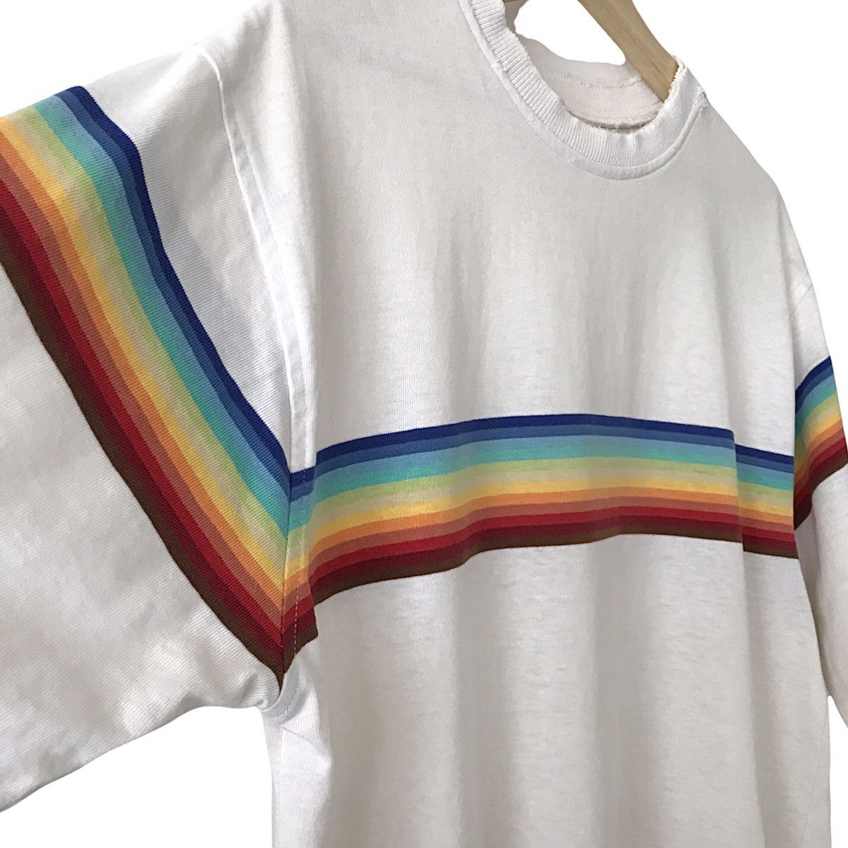 Freshjive × Vintage Authentic Vintage 90s Freshjive OG Streetwear Rainbow Tee Size US L / EU 52-54 / 3 - 4 Thumbnail