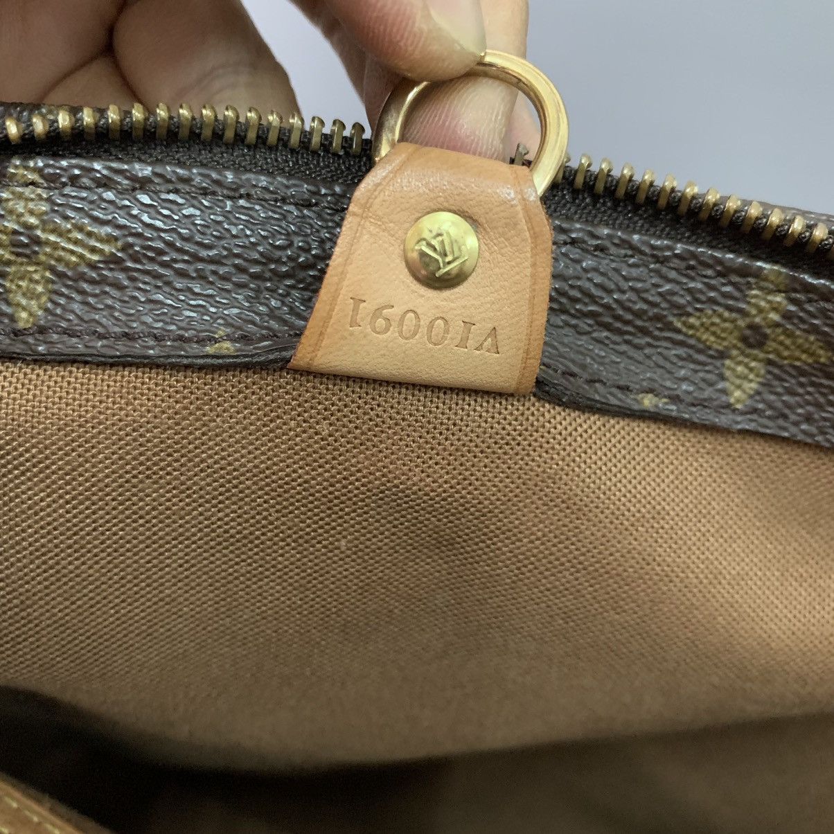 Louis Vuitton Louis Vuitton Tote Zipper Handbag Pre-Owned Size ONE SIZE - 19 Thumbnail