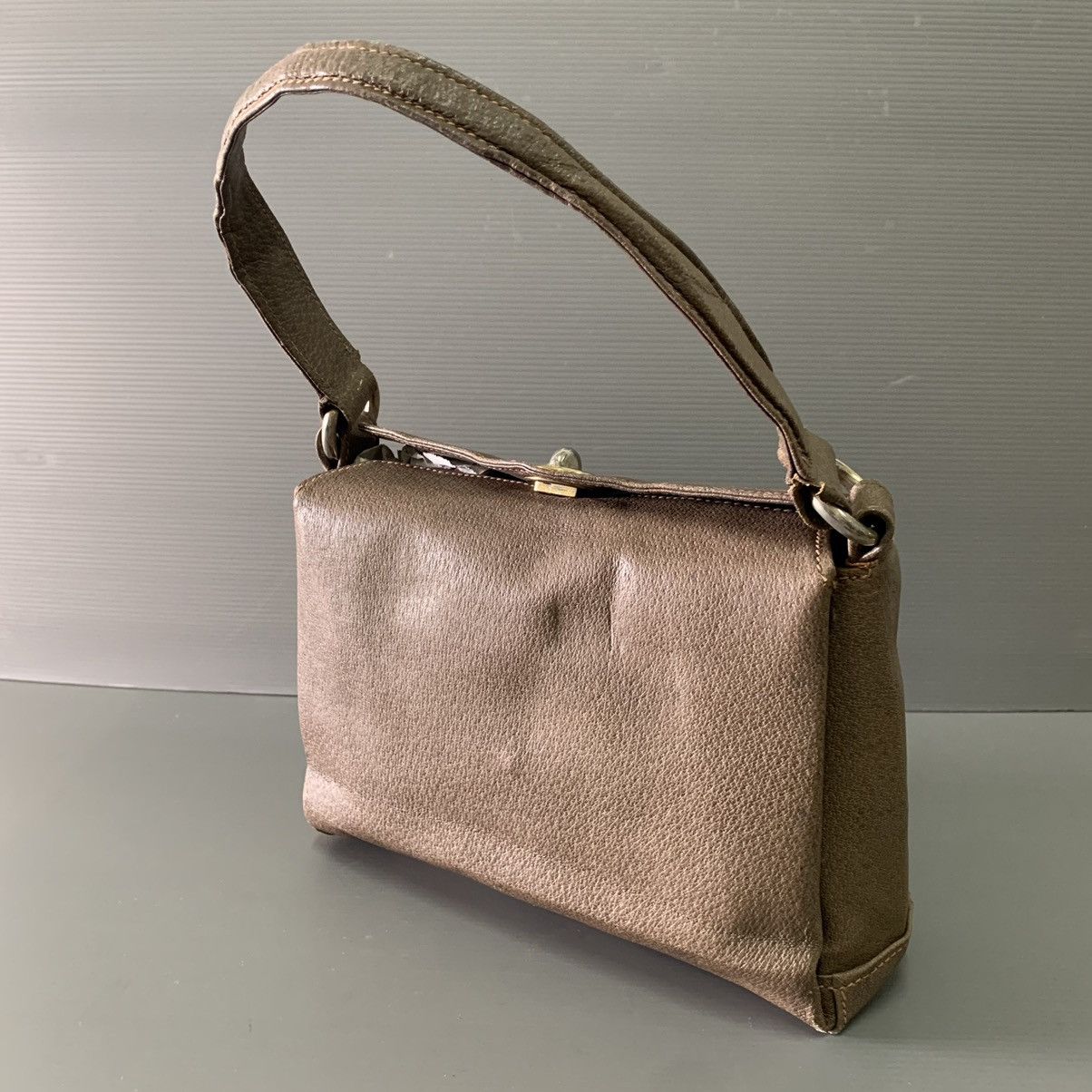 Gucci Authentic Gucci Vintage Leather Handbag Size ONE SIZE - 2 Thumbnail