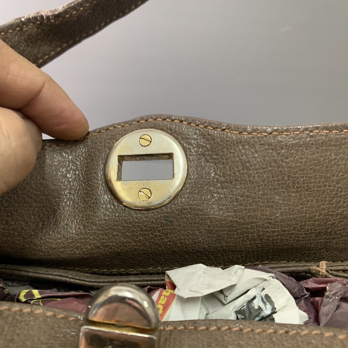 Gucci Authentic Gucci Vintage Leather Handbag Size ONE SIZE - 9 Thumbnail