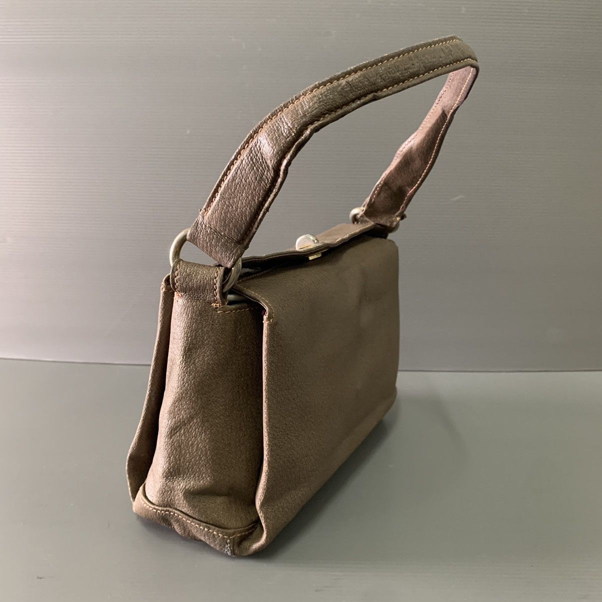 Gucci Authentic Gucci Vintage Leather Handbag Size ONE SIZE - 3 Thumbnail