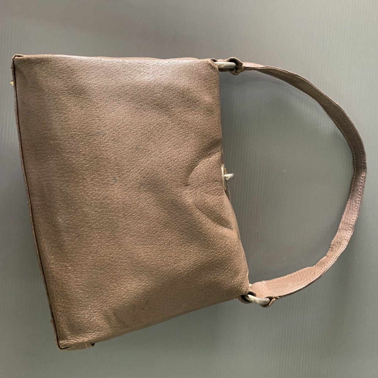 Gucci Authentic Gucci Vintage Leather Handbag Size ONE SIZE - 10 Thumbnail