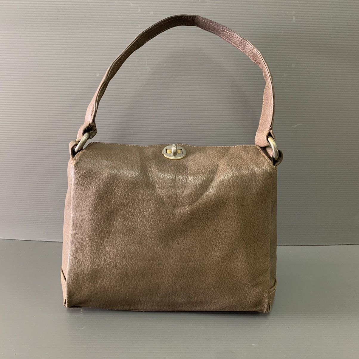 Gucci Authentic Gucci Vintage Leather Handbag Size ONE SIZE - 1 Thumbnail