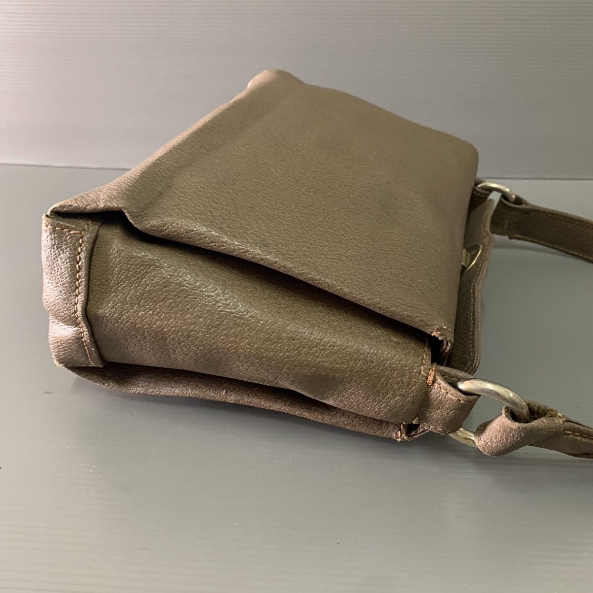 Gucci Authentic Gucci Vintage Leather Handbag Size ONE SIZE - 6 Thumbnail