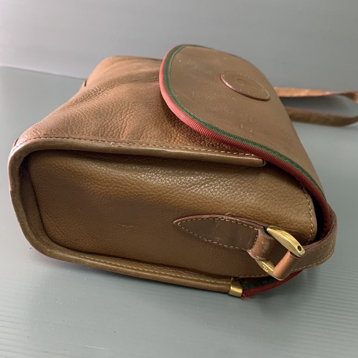 Gucci Gucci Vintage Leather Rare Slingbag Size ONE SIZE - 2 Thumbnail