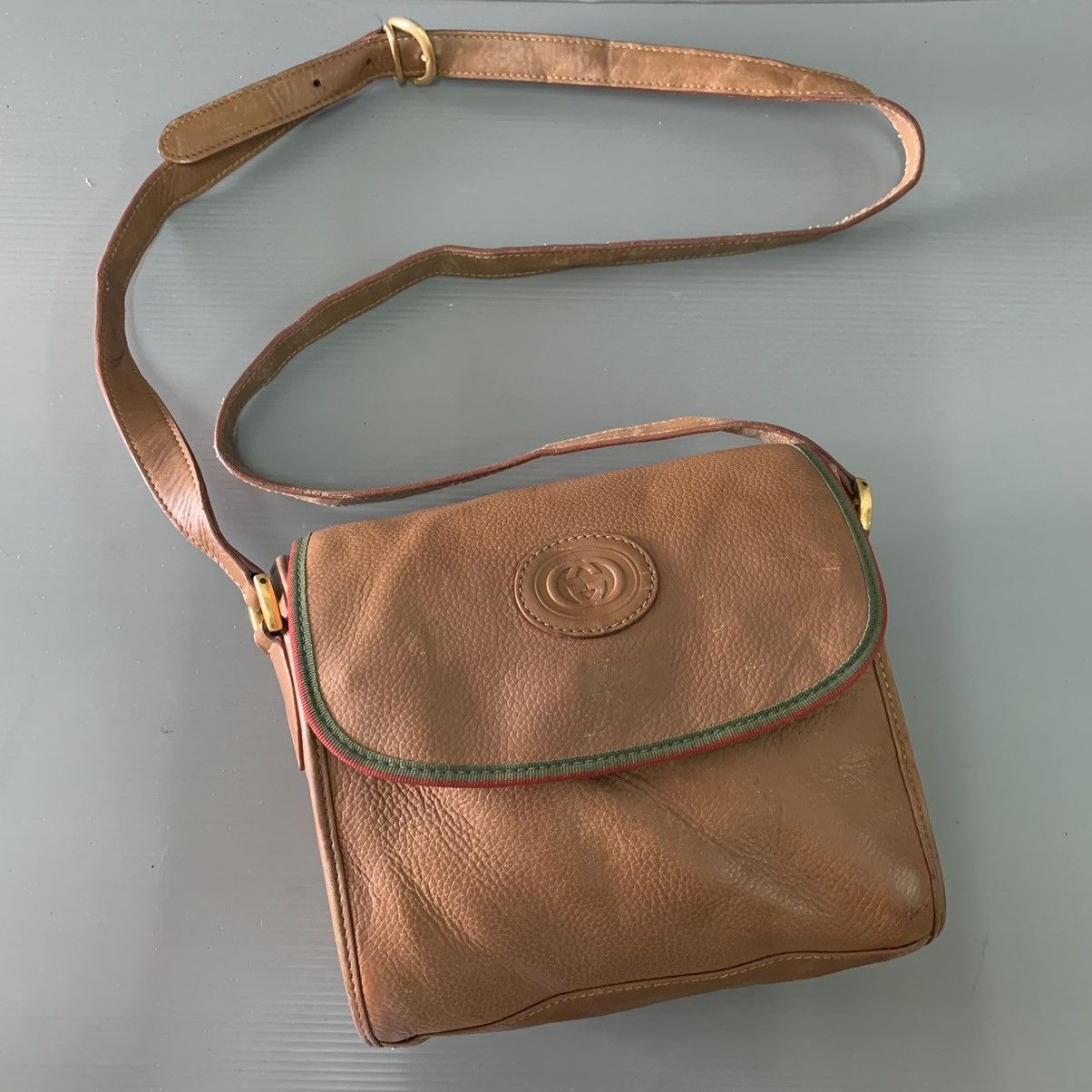 Gucci Gucci Vintage Leather Rare Slingbag Size ONE SIZE - 1 Thumbnail