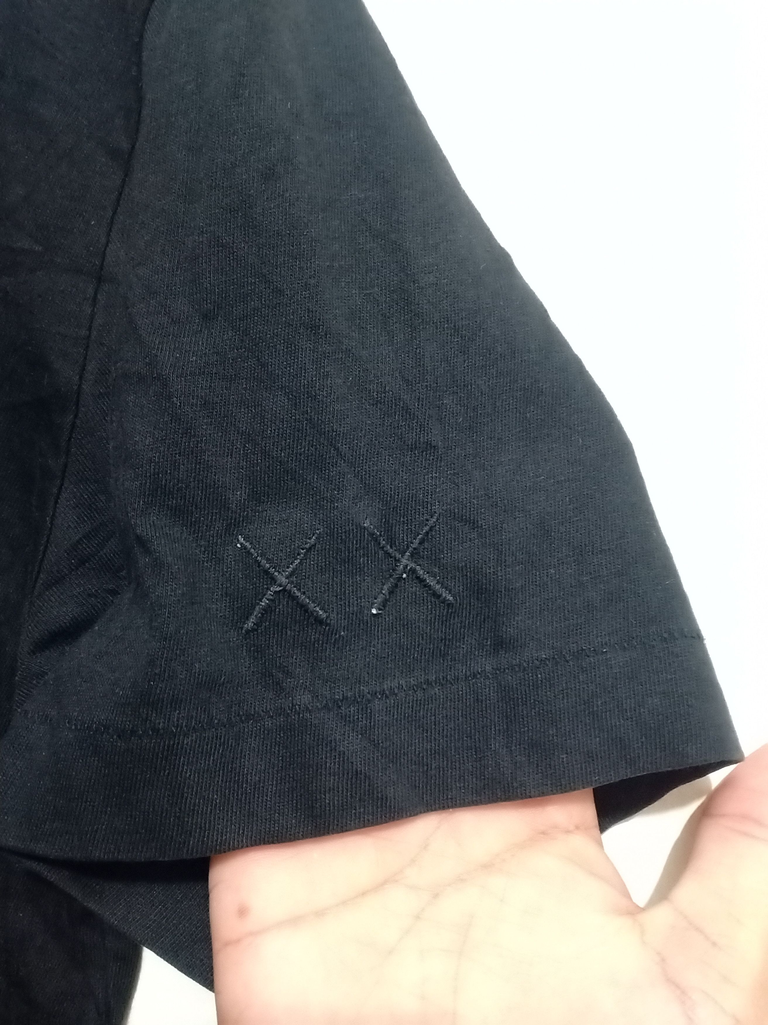 Kaws × Uniqlo Kaws x Uniqlo t shirt L size Size US L / EU 52-54 / 3 - 5 Thumbnail