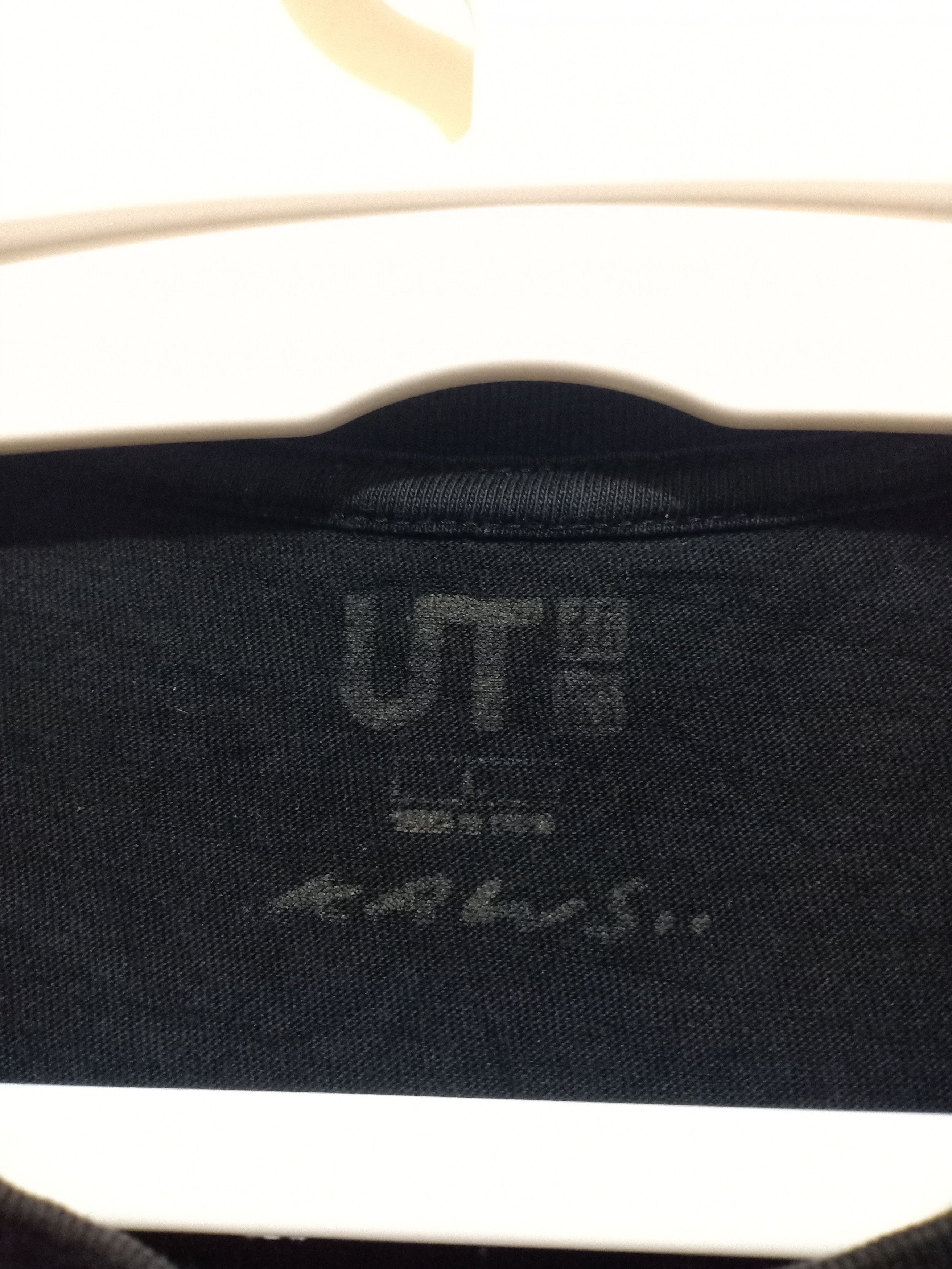 Kaws × Uniqlo Kaws x Uniqlo t shirt L size Size US L / EU 52-54 / 3 - 3 Thumbnail