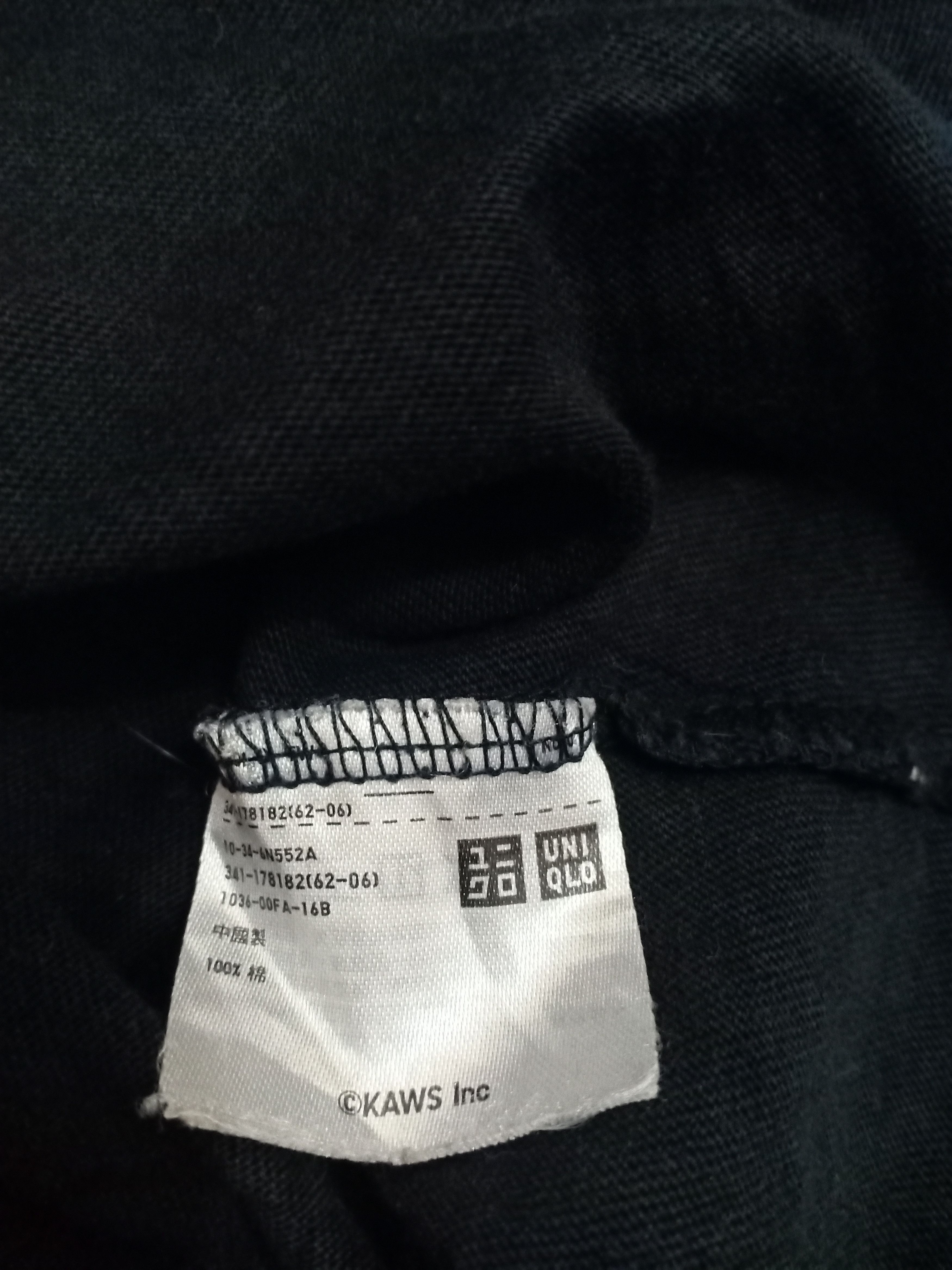 Kaws × Uniqlo Kaws x Uniqlo t shirt L size Size US L / EU 52-54 / 3 - 9 Thumbnail