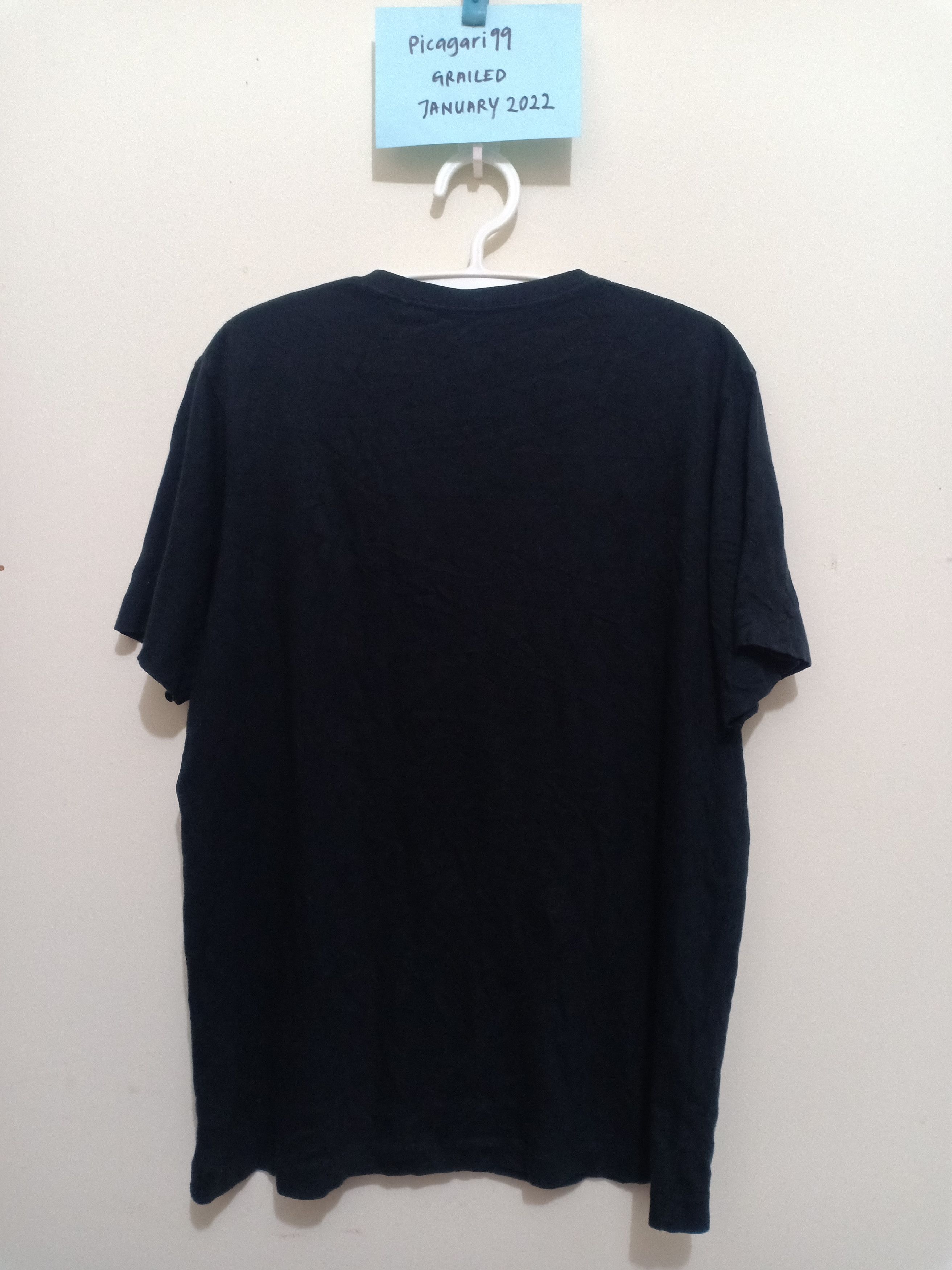 Kaws × Uniqlo Kaws x Uniqlo t shirt L size Size US L / EU 52-54 / 3 - 7 Thumbnail