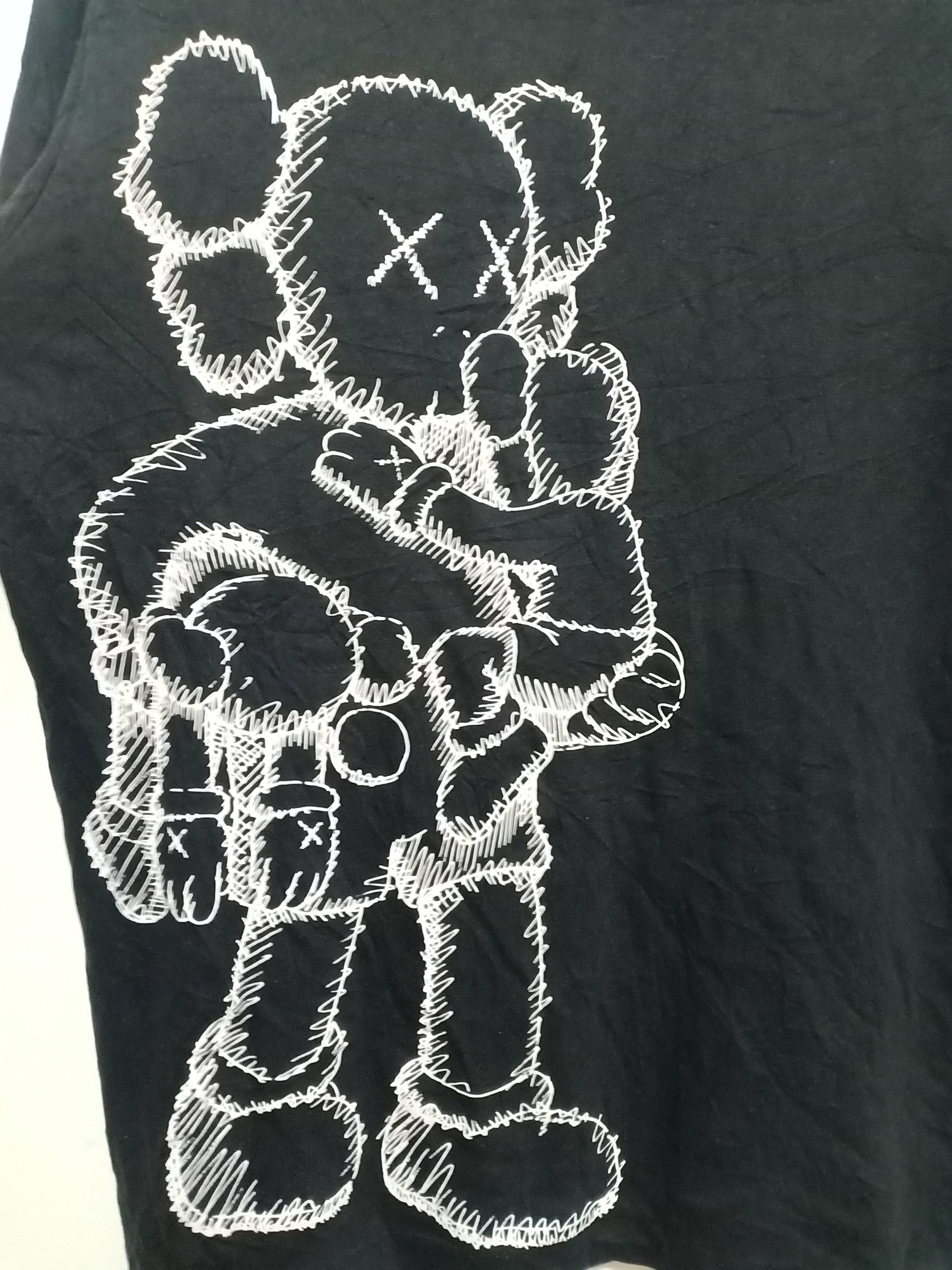 Kaws × Uniqlo Kaws x Uniqlo t shirt L size Size US L / EU 52-54 / 3 - 2 Thumbnail