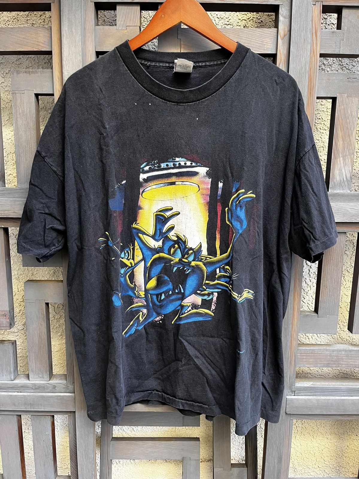 Vintage 1997 Looney Tunes Taz UFO Graphic Tee | Grailed