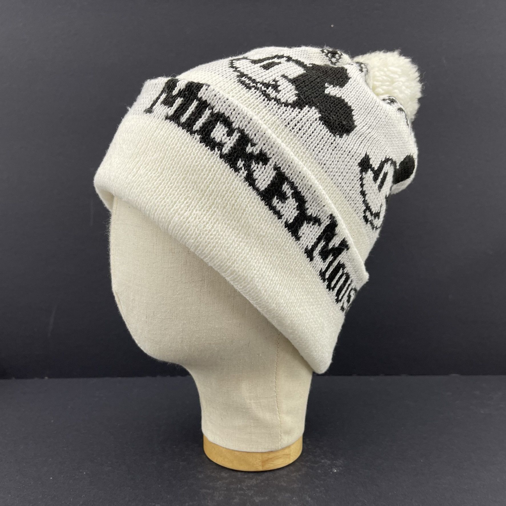 Disney × Mickey Mouse × Vintage Vintage Mickey Mouse Beanie Hats-BH4086 Size ONE SIZE - 1 Thumbnail