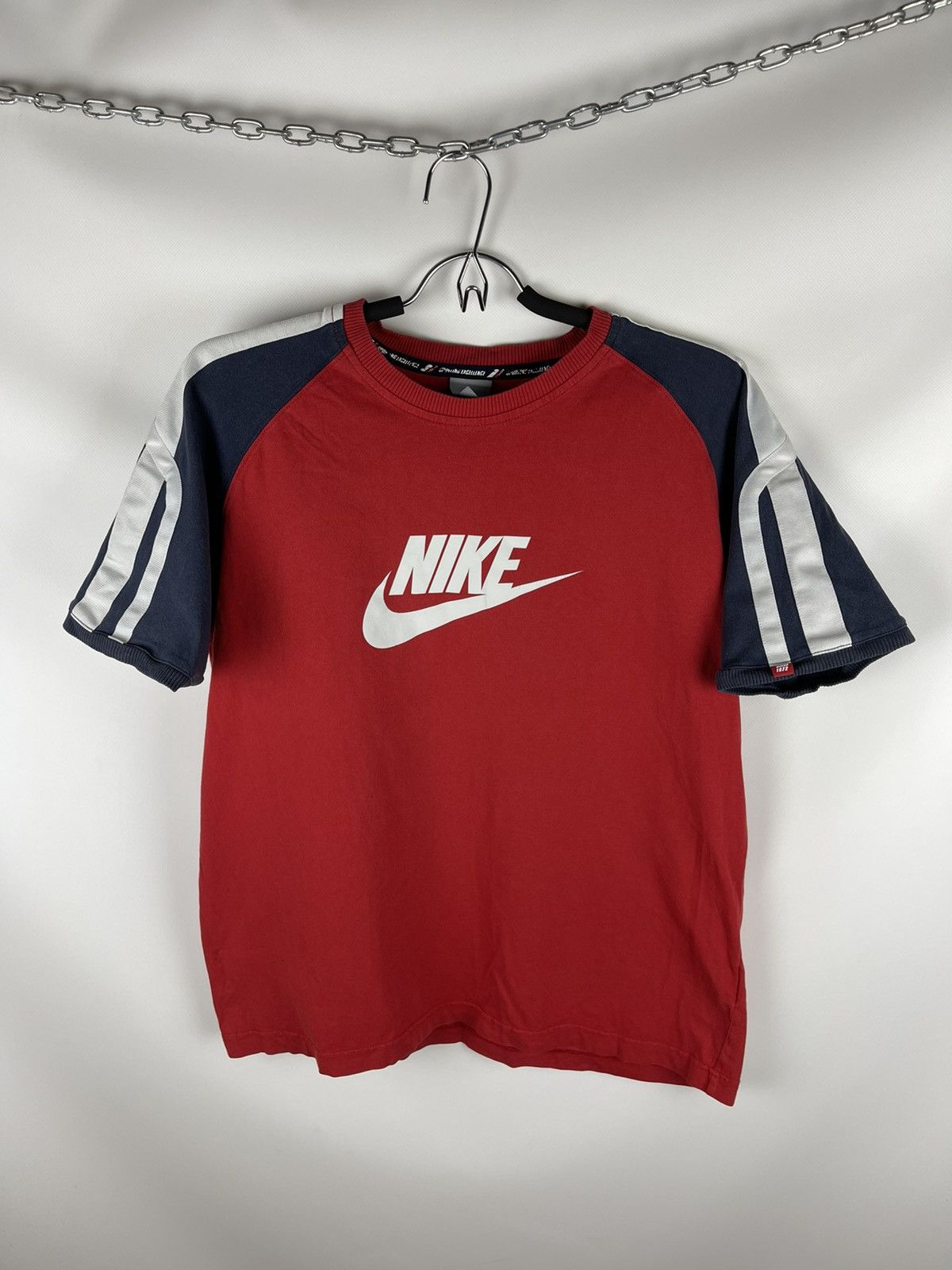 Nike Nike vintage y2k red big logo swoosh tee shirt Size US L / EU 52-54 / 3 - 1 Thumbnail