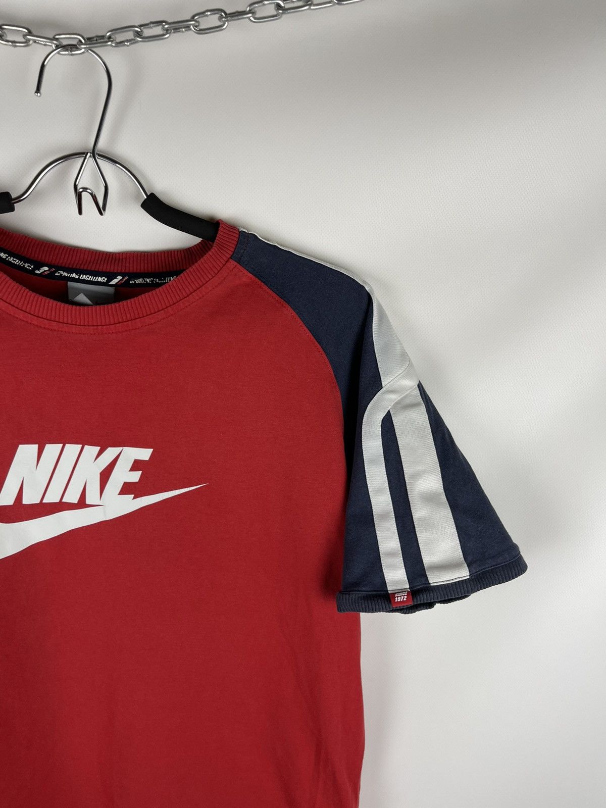 Nike Nike vintage y2k red big logo swoosh tee shirt Size US L / EU 52-54 / 3 - 3 Thumbnail