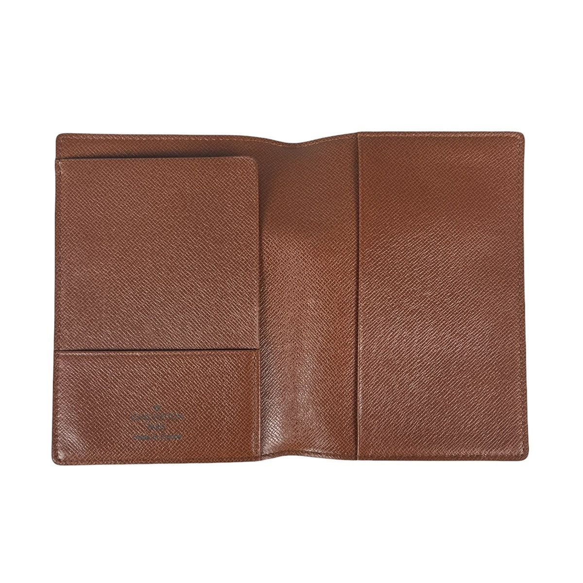Louis Vuitton Louis Vuitton Monogram Passport Holder Wallet Size ONE SIZE - 3 Thumbnail