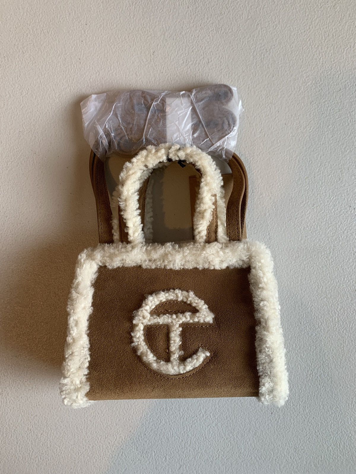 Ugg SMALL CHESTNUT SHOPPING BAG | Grailed