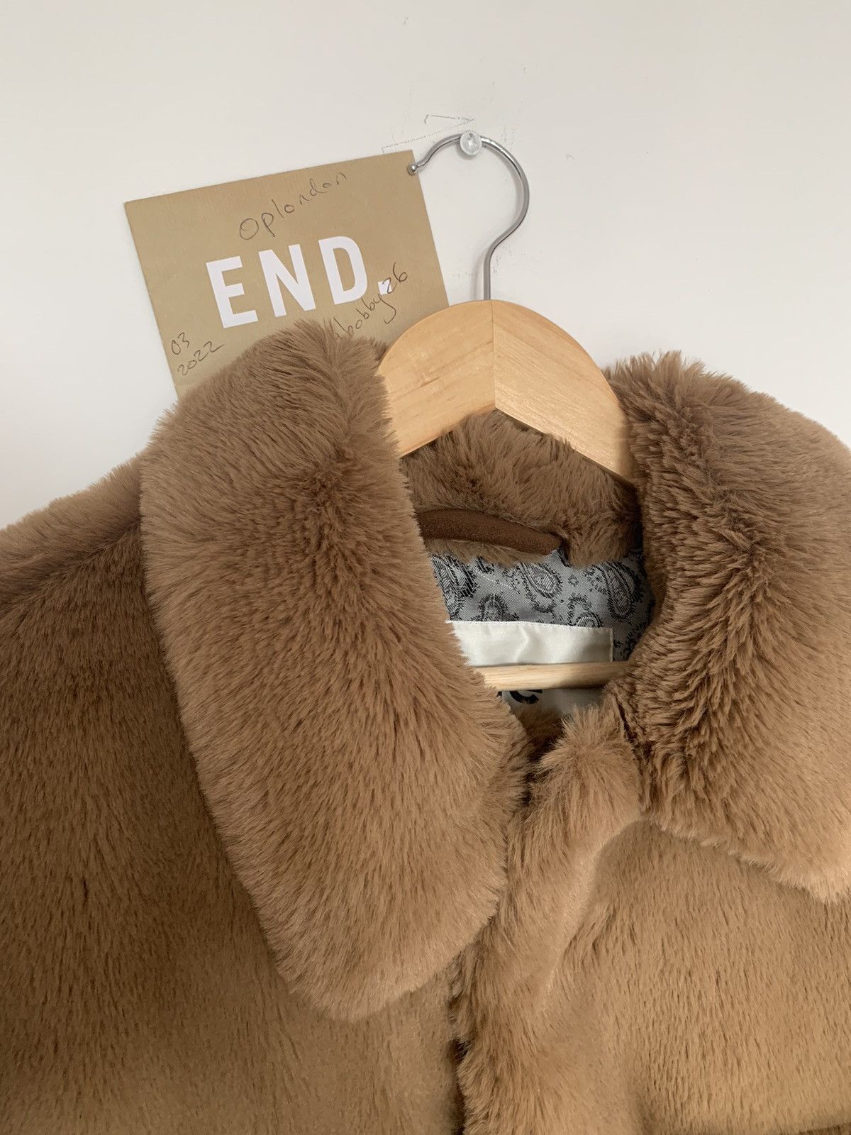 Acne Studios Acne Studios – Boxy Faux Fur Jacket Beige Size US M / EU 48-50 / 2 - 2 Thumbnail