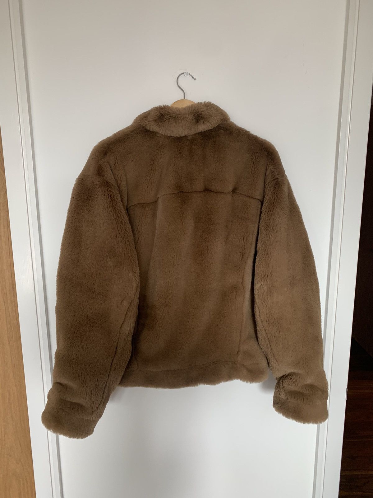 Acne Studios Acne Studios – Boxy Faux Fur Jacket Beige Size US M / EU 48-50 / 2 - 3 Thumbnail