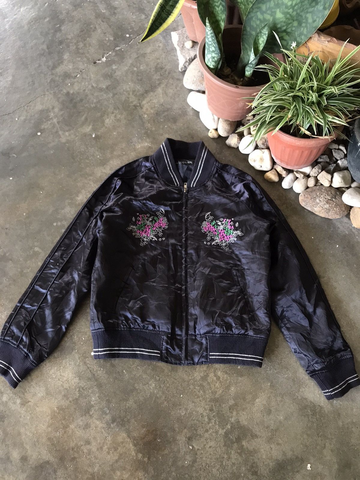 Japanese Brand × Vintage VTG JAPAN Sukajan Souvenir Embroidery Black Flower Jacket Size US S / EU 44-46 / 1 - 5 Thumbnail