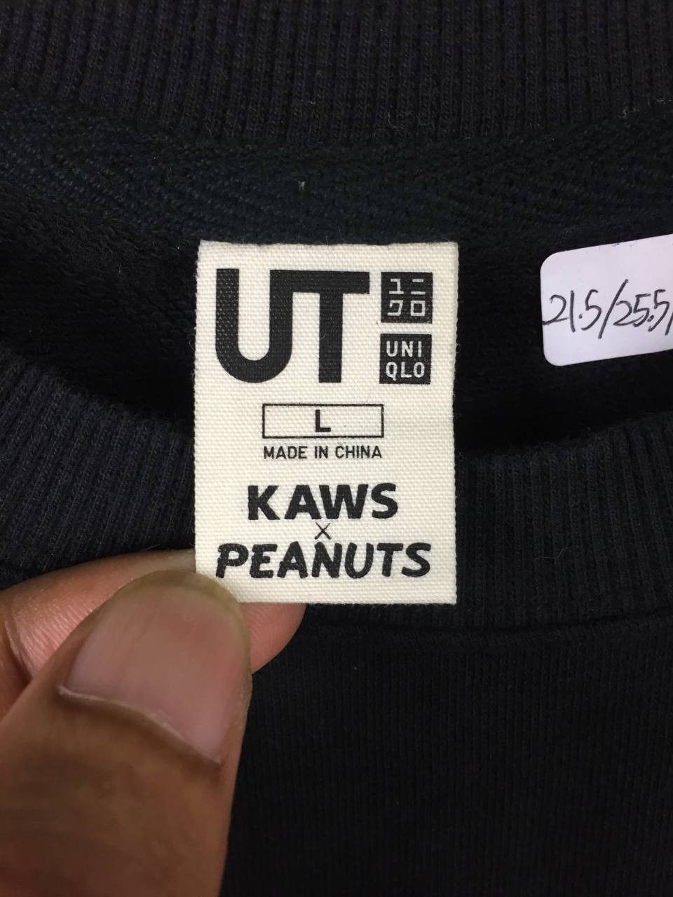 Kaws × Peanuts × Uniqlo KAWS x Peanuts x Uniqlo Snoopy Sweatshirt Size US L / EU 52-54 / 3 - 4 Thumbnail