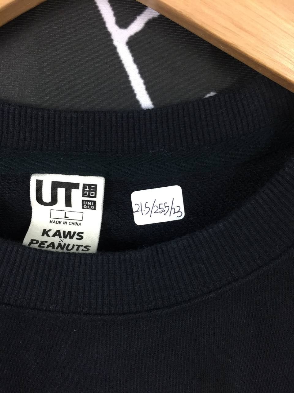Kaws × Peanuts × Uniqlo KAWS x Peanuts x Uniqlo Snoopy Sweatshirt Size US L / EU 52-54 / 3 - 8 Thumbnail