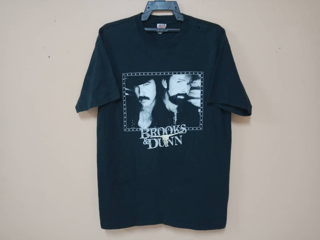 Vintage Brooks and Dunn band t shirt