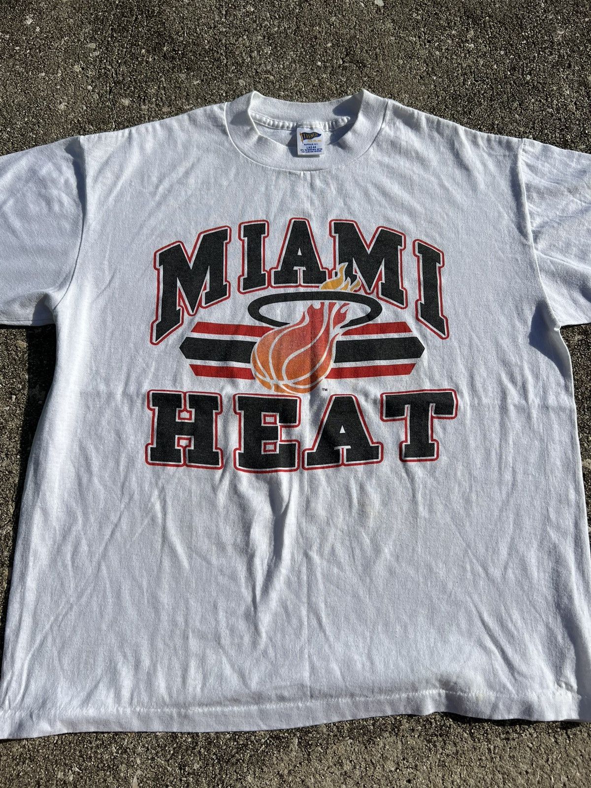 NBA 1980s Vintage NBA Miami Heat tee Size US M / EU 48-50 / 2 - 1 Thumbnail